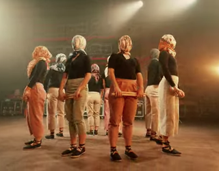 Oinkariren 50. urteurreneko abestia ondu du Korrontzi taldeak