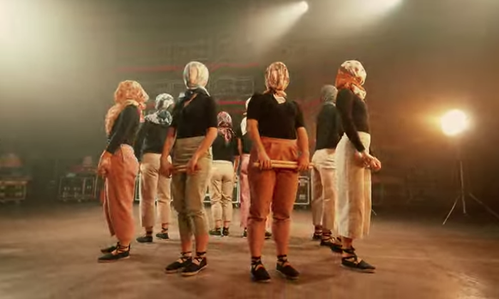 Oinkariren 50. urteurreneko abestia ondu du Korrontzi taldeak