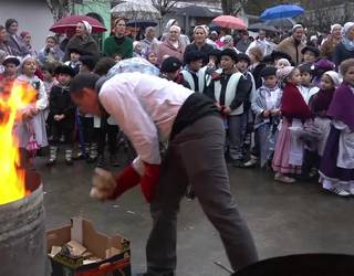 Aita Larramendi Ikastolako txikienak Gabon kantuan