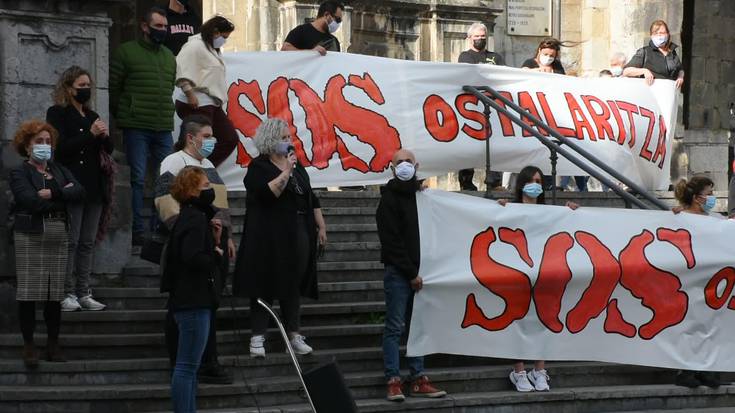 Ostalarien aldeko manifestazioa Goikoplazan