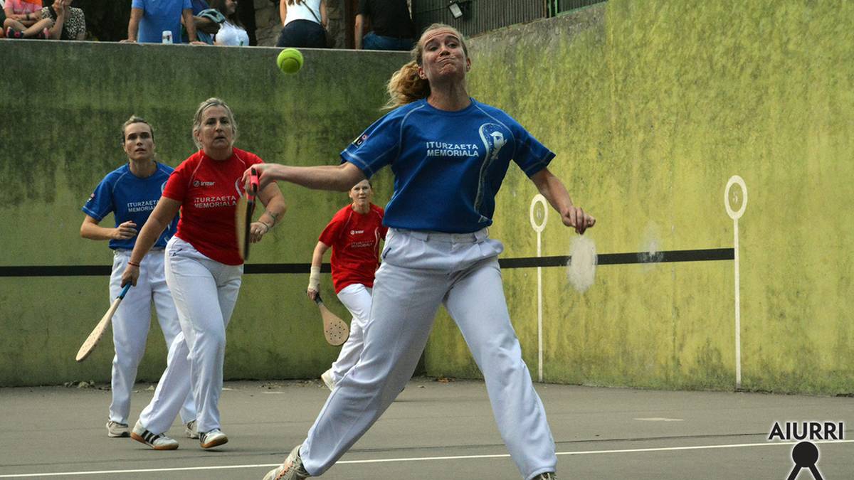 Mitxelena ahizpak, Gutierrez-Lekuona eta Lopez de Munain-Belauntzaran bikoteak irabazle, Iturzaeta pala txapelketako errebantxetan