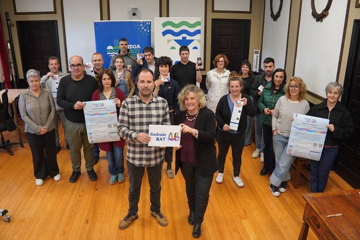 Herriko ekitaldi anitzen berri edukitzeko “Andoain BAT” agenda bateratua aurkeztu dute