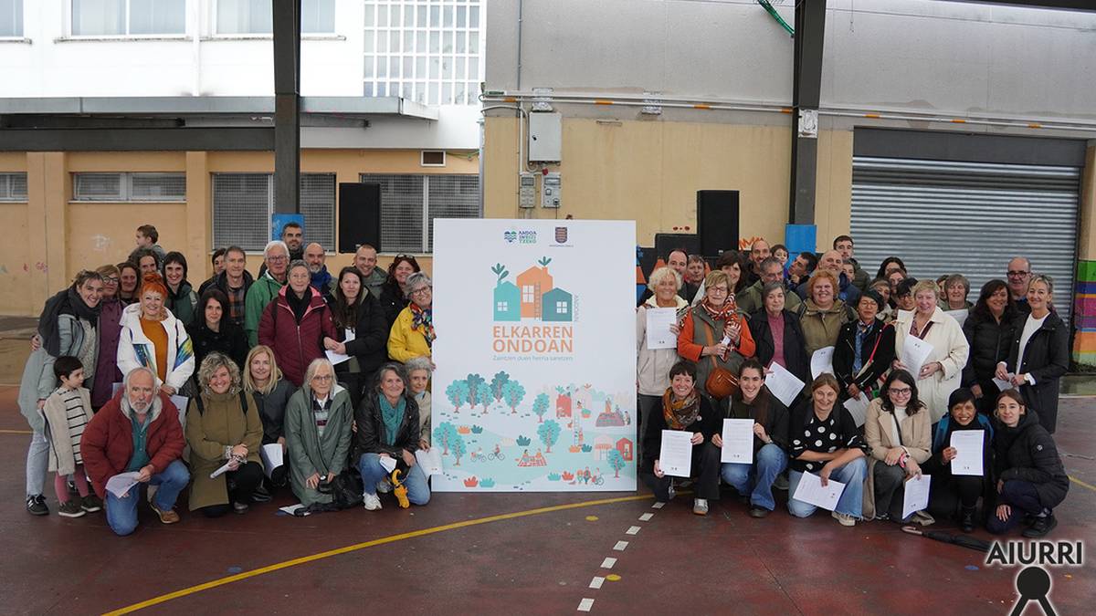 Andoain herri zaintzaile bihurtzeko asmoz, Zaintza azoka ospatu dute