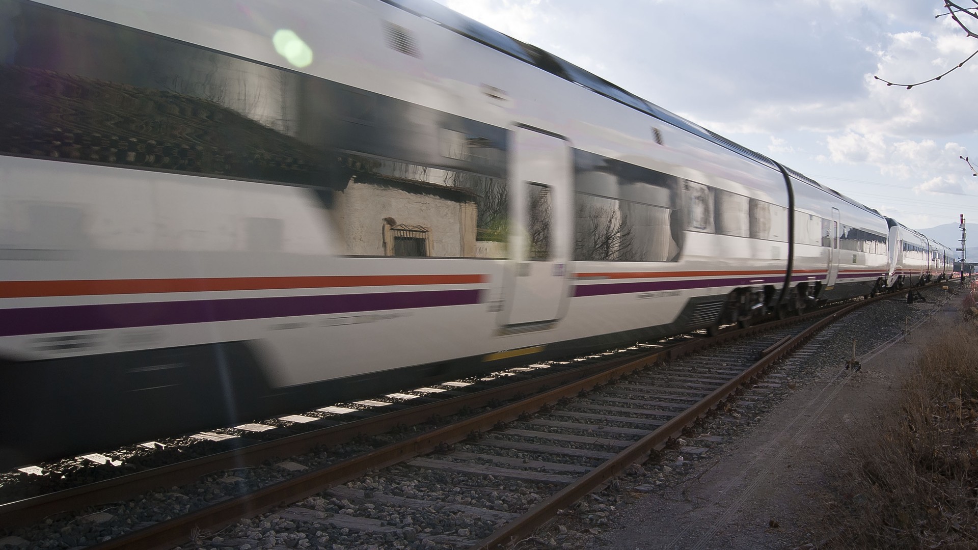 Eudelek minutuko isilunea deitu du Toledoko tren istripu larriaren biktimen omenez