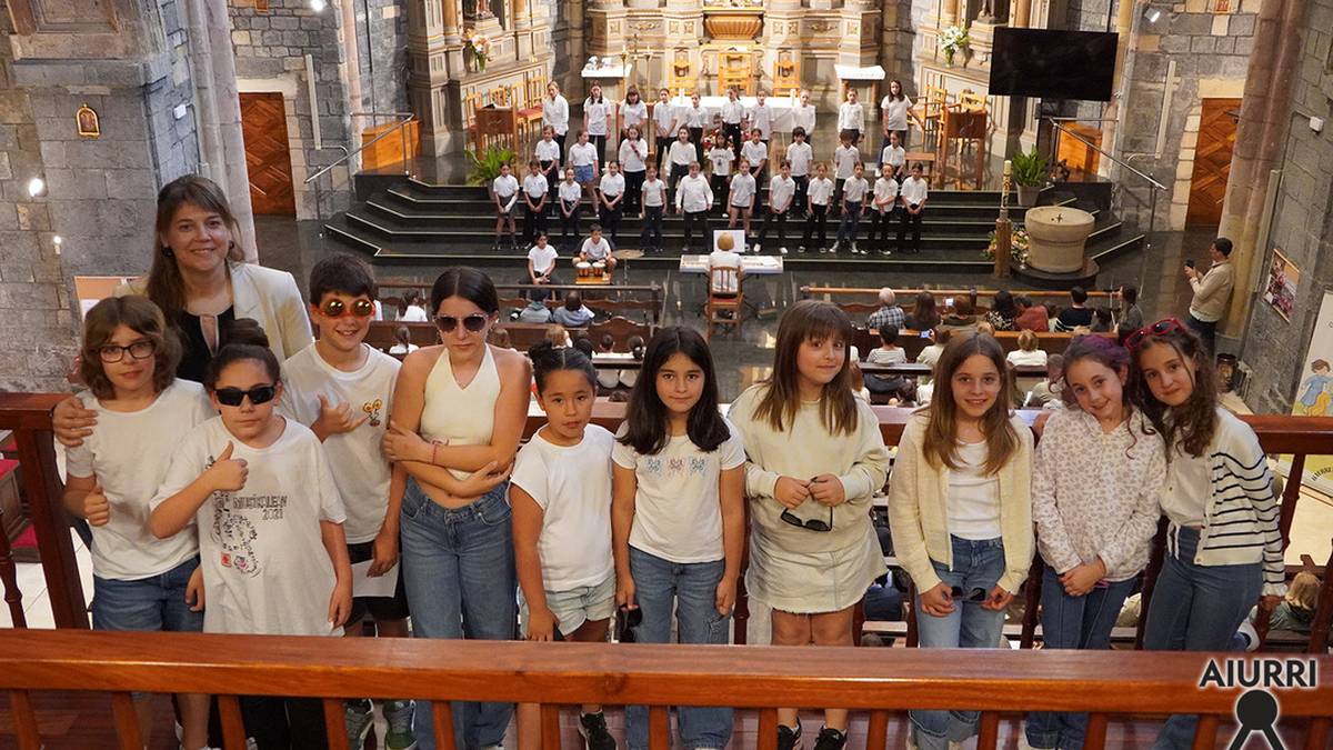 Donostiako eta Zarauzko abeslariekin aritu dira Urnietako Lourdes Iriondo musika eskolako ikasleak