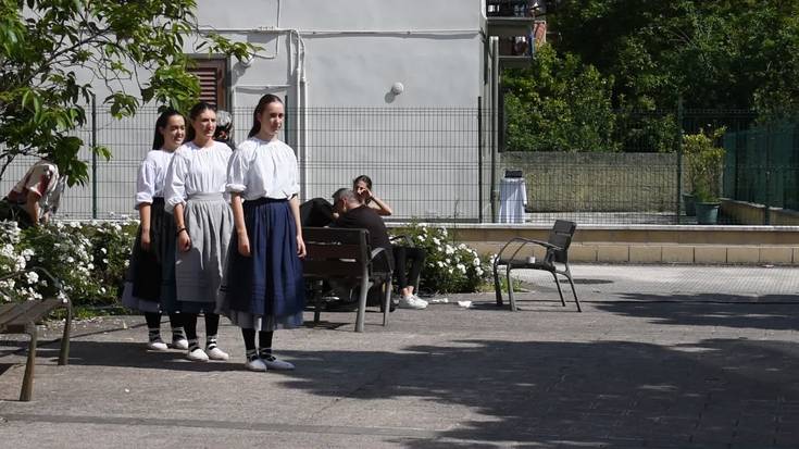 Ugare auzoaren eraldaketaren inguruko ekitaldia, Bukalai dantza taldea