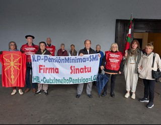 Pentsio publikoen aurka ari direnak hartu dituzte jomugan pentsiodunek, gaurko elkarretaratzean