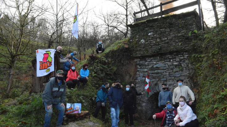 Ortzaikako karobiaren piztea, badoan urtea sutara botatzea sinbolizatuz