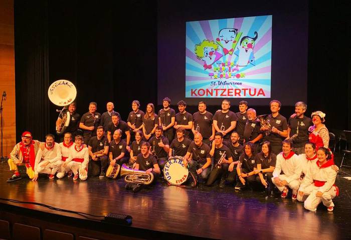 Eibarko kulturgileek Oiartzabal omendu dute