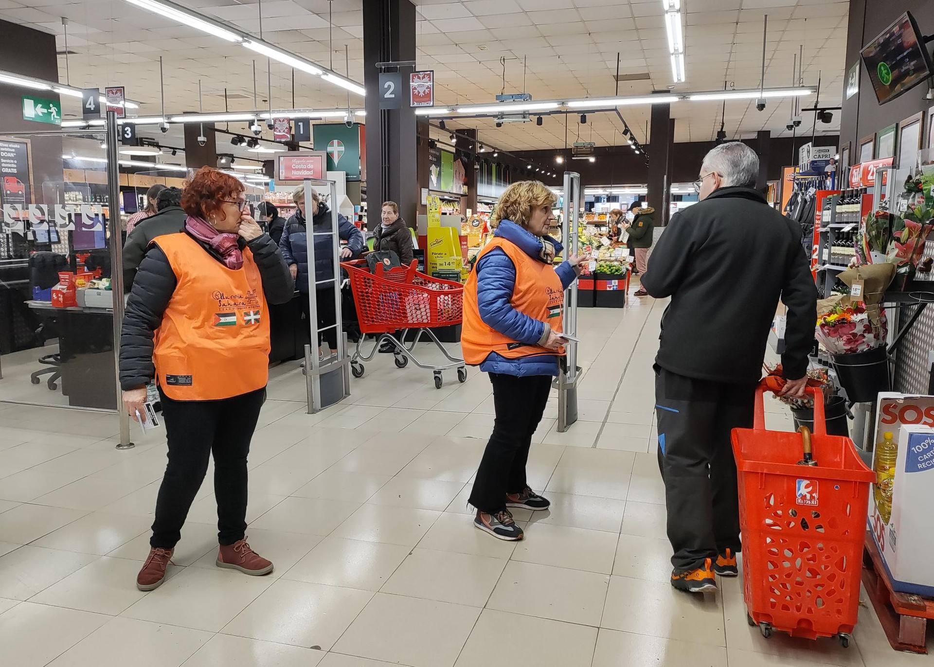 Alarma egoeran dauden errefuxiatu-kanpalekuetarako elikagaiak biltzea
