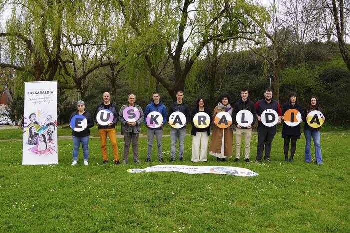 Azken eguna, gaur, Euskaraldiko herri bazkariko txartelak erosteko