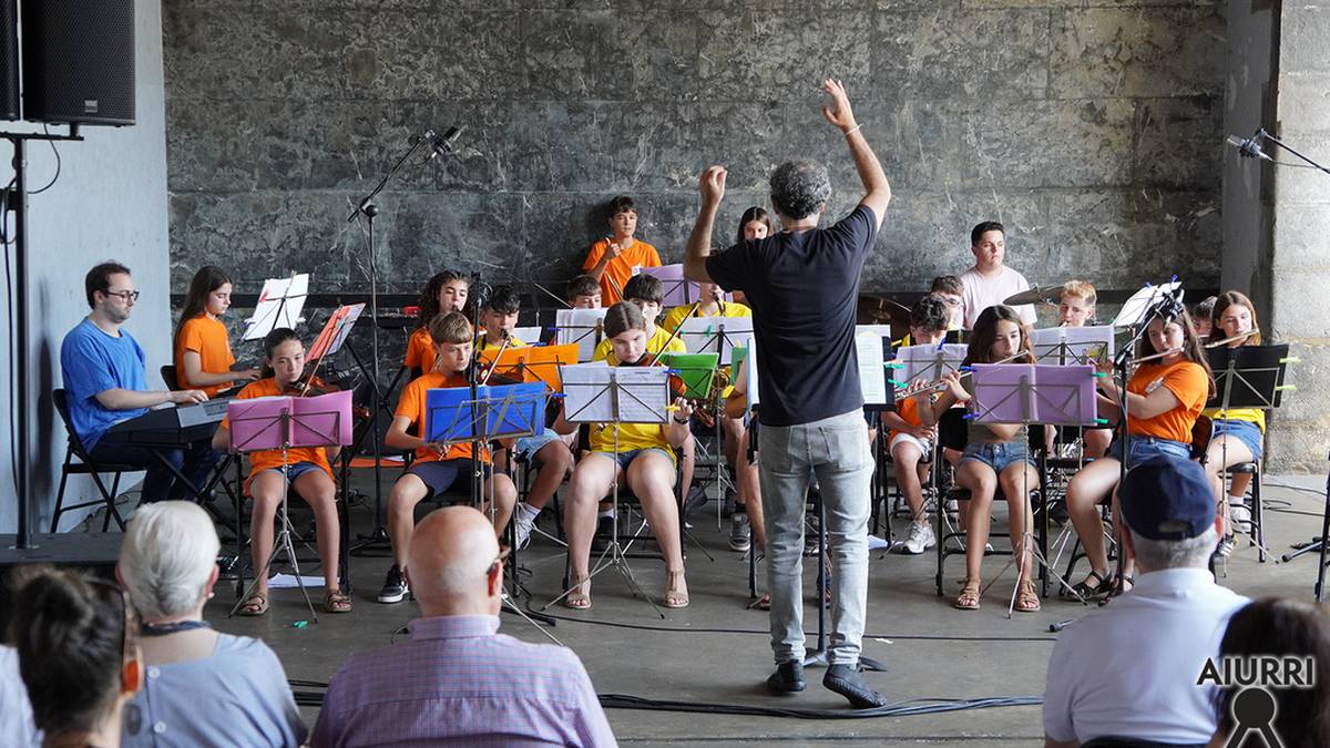 Udal Musika Eskolako Mugaz taldeko ikasle gazteen kontzertua, Kontzejupean