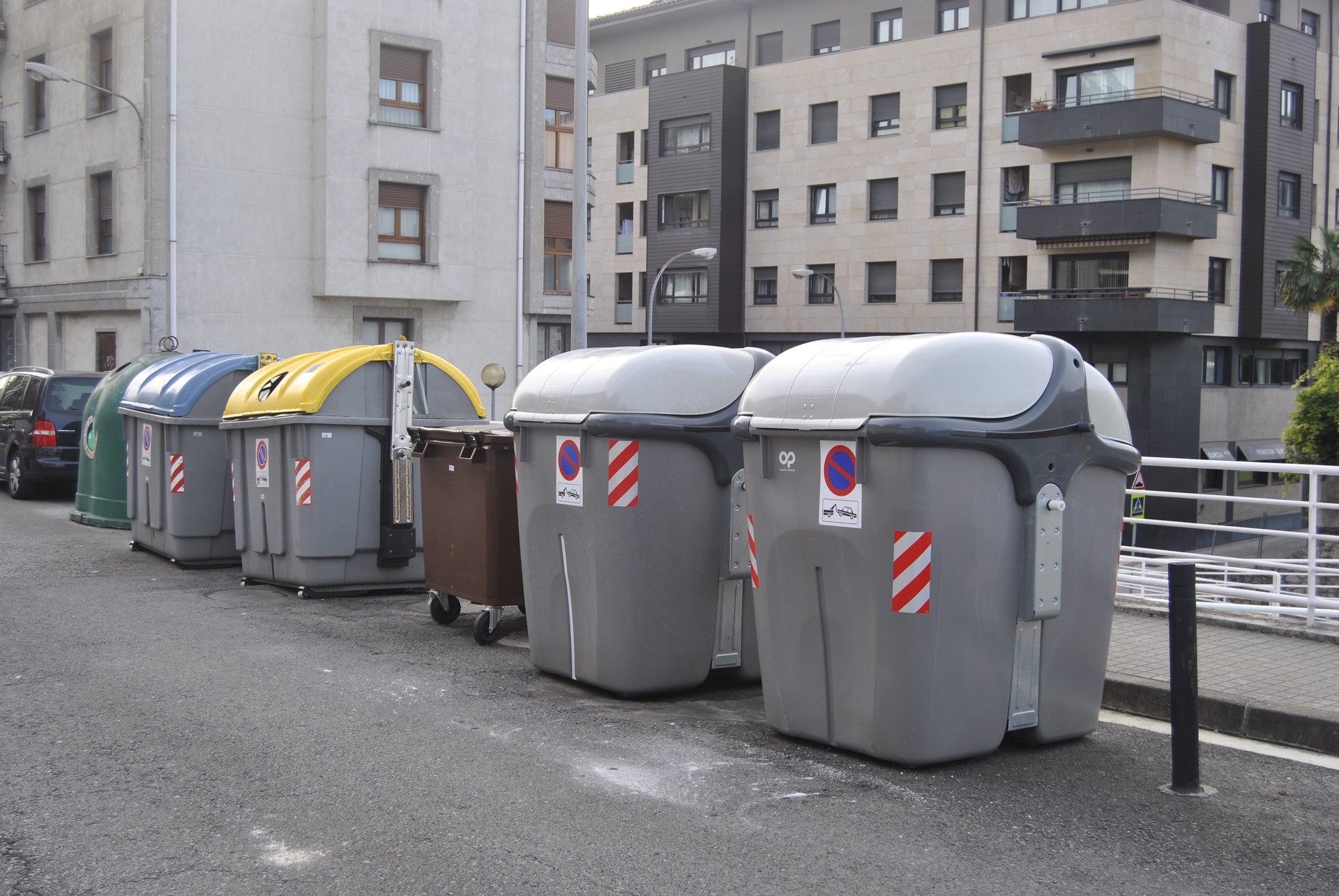 Edukiontzietan txartela kendu?