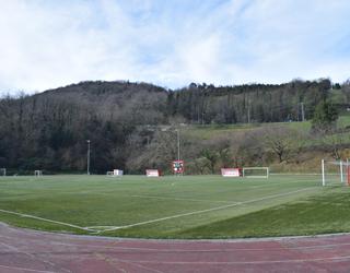 Urnietako futbol zelaia eraberritzeko lanak esleitzeko lehiaketa onartu da