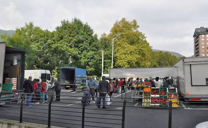 Merkatu plaza Makaldegian, larunbatetik aurrera