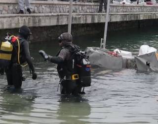 Topatu eta atera dute azaroaren 22an ibaira bota zuten Olazabalen omenezko eskultura