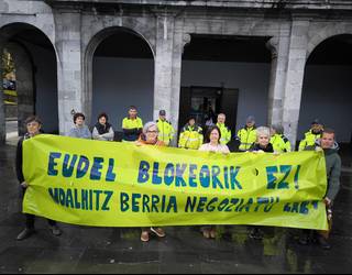 Udalhitz langile publikoen hitzarmena "edukiz betetzeko" eskatu dute LABeko kideek