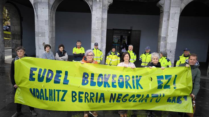 Udalhitz langile publikoen hitzarmena "edukiz betetzeko" eskatu dute LABeko kideek