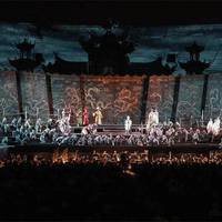 "Turandot" opera emanaldia