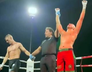 Urtebeteko ibilbide oparoa egin du Riad Mouaffaq kickboxerrak profesionaletan
