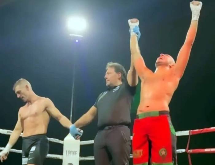 Urtebeteko ibilbide oparoa egin du Riad Mouaffaq kickboxerrak profesionaletan