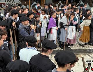 Santa Ageda bezperako ohitura berritu dute Zubimusu ikastolako kideek