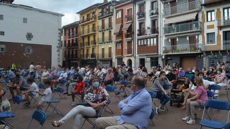 Bertso-saioa Villabonako Errebote Plazan