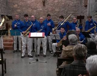 Gora Kaletxiki Banda: Noelia, America, Un beso y una flor eta Libre (Nino Bravo)