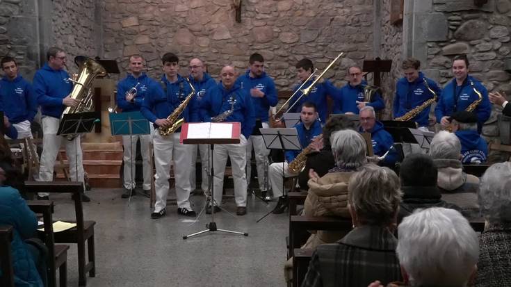 Gora Kaletxiki Banda: Noelia, America, Un beso y una flor eta Libre (Nino Bravo)