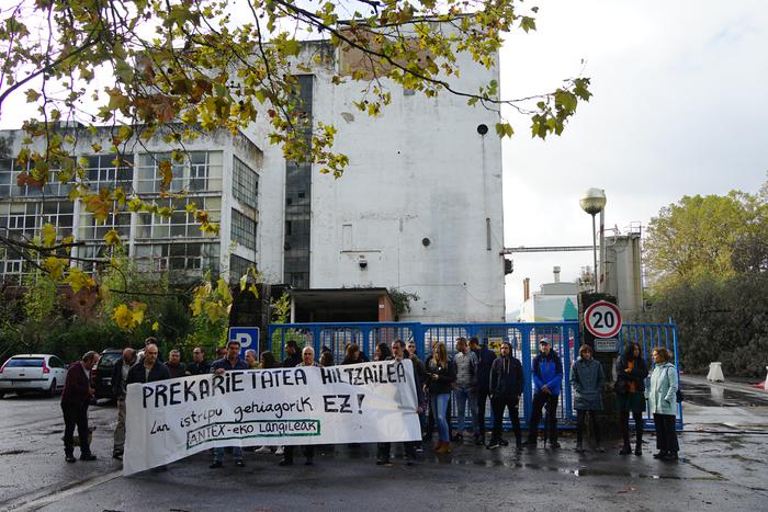 Elkarretaratzea egin dute Antex Fibres enpresan, hildako eta larriki zauritutako bi langileen harira