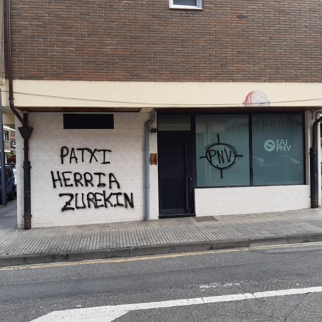 EAJk gaitzetsi egin du euren egoitzaren aurkako erasoa