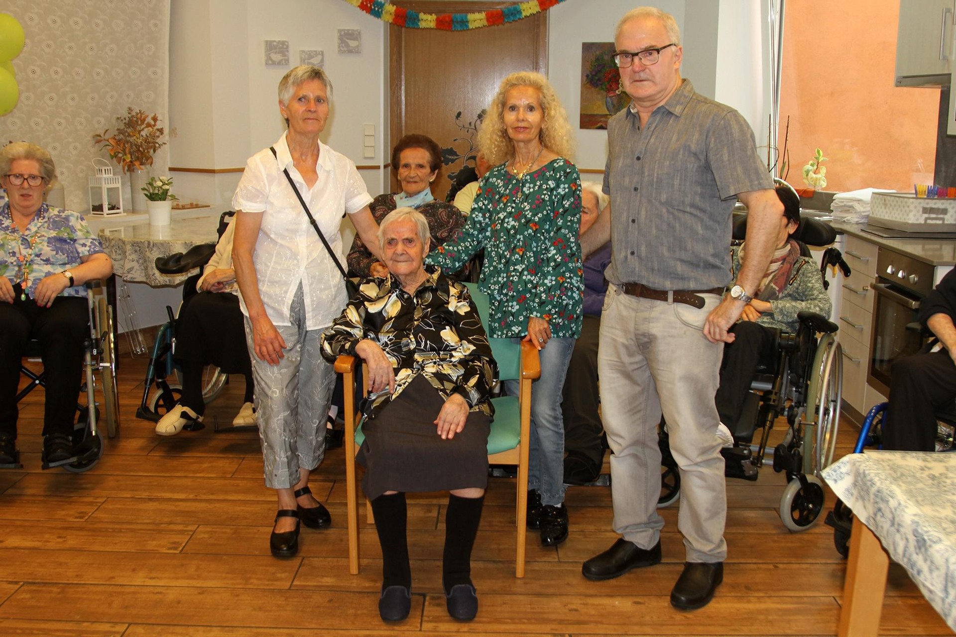 102 urte bete ditu Emiliana Herrerak