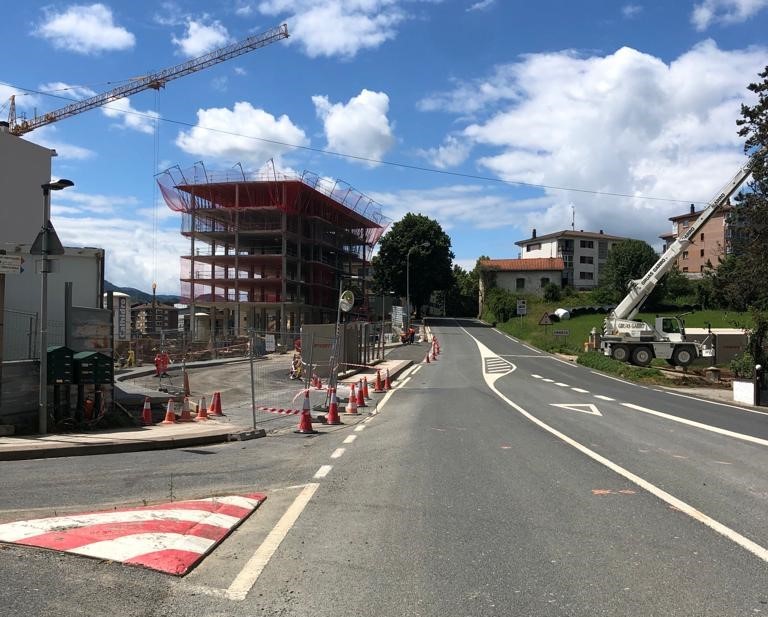 Ermotegiko urbanizazio ondoko errepidea desbideratu egingo da, lurpeko lan batzuen ondorioz