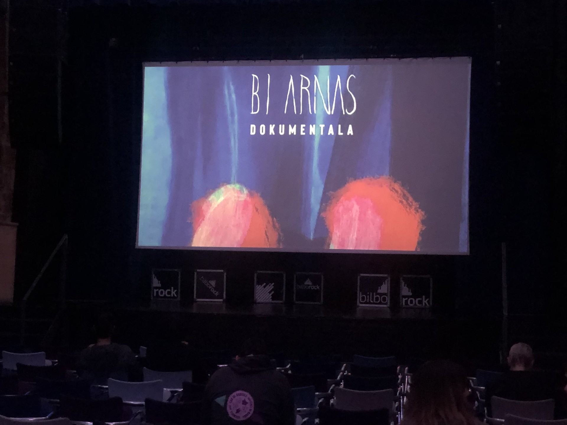 "Bi arnas" dokumentalaren proiekzioa, Kima Arzuaga ekoizlearen parte-hartzearekin