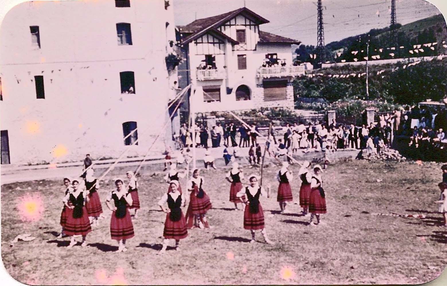 Meloren asteburu kulturala luzea izango da