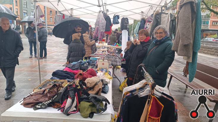 Bigarren eskuko azoka Zumea plazan