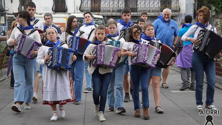 Udal Musika Eskolako akordeoi-joleen kalejirarekin ekin zaie larunbateko ekitaldiei