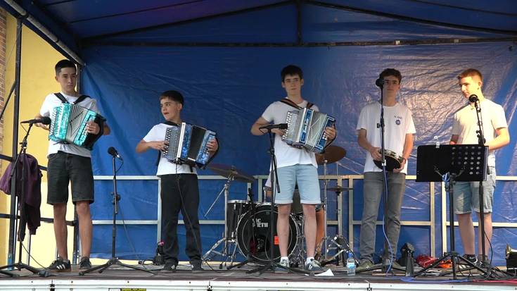 Ai Ama! erromeria taldea Urnietako Gazte Festetan, Etxeberri plazan