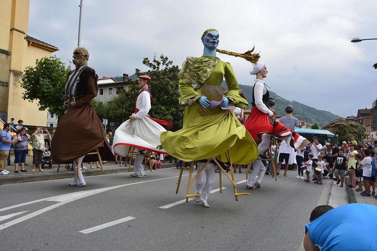  Erraldoi, ipotx eta buruhandien konpartsa.