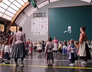 Oinkariko txikienen emanaldia