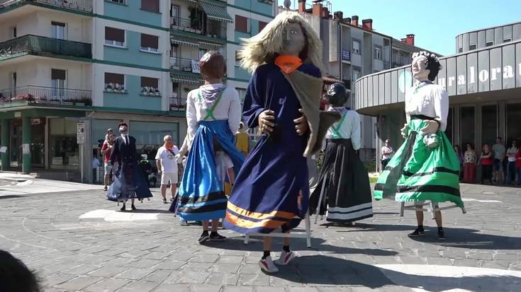 Sanduzelai-Iruñeako Erraldoi Txikien konpartsa, Urkiren Andoaingo 36. Euskal Jaialdian