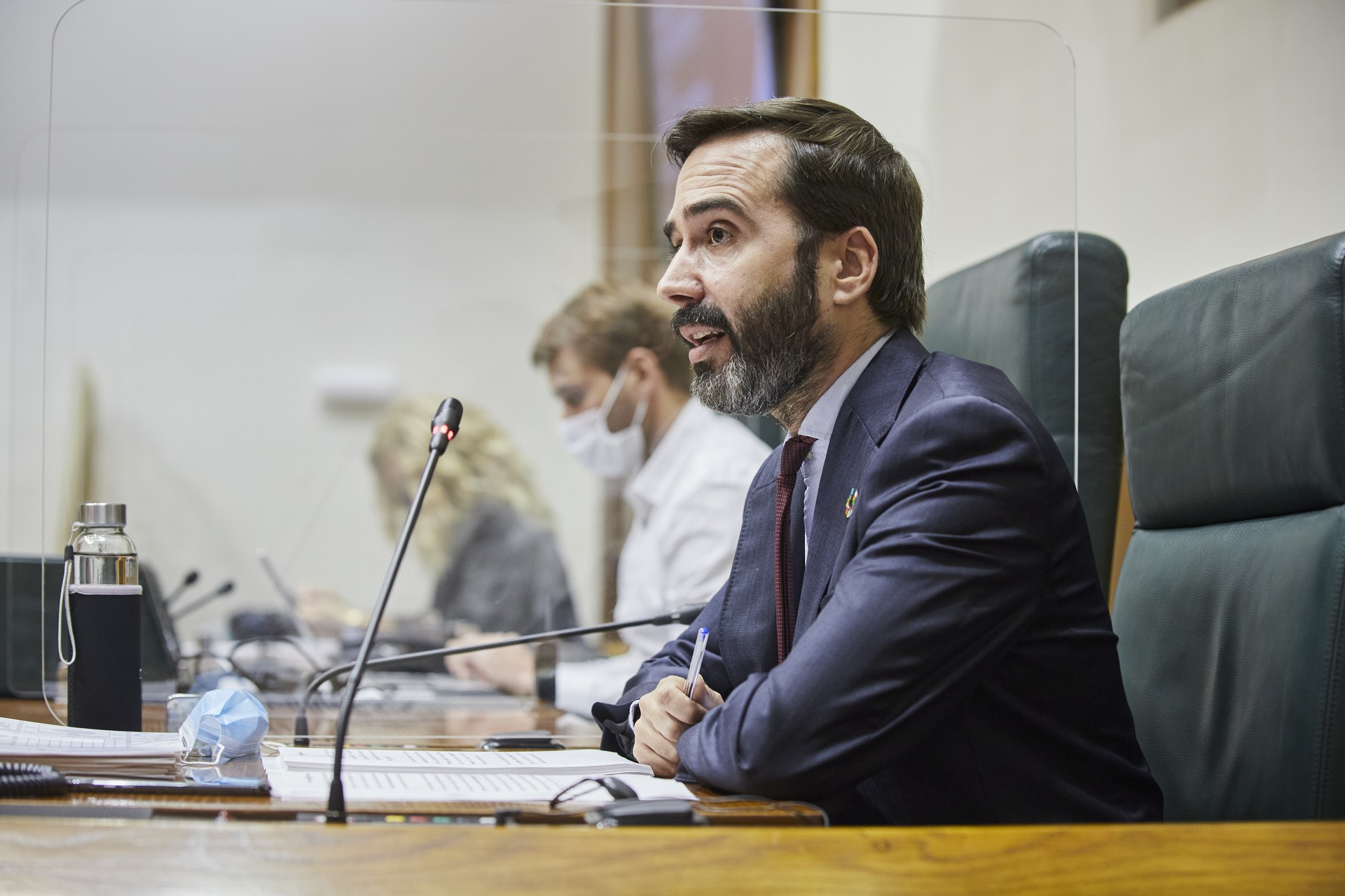 “Lehenak izan behar dugu laguntzetan”