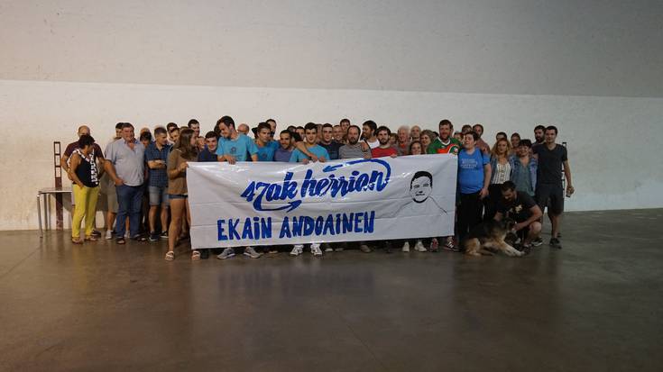 Ekain Zubizarreta andoaindarren aldeko elkartasun argazkia Goiburun