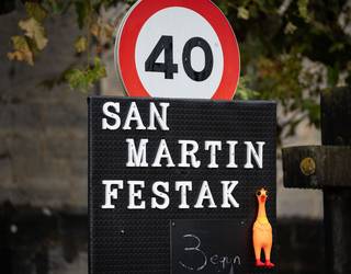 Giro ederra Amasako jaien atarian