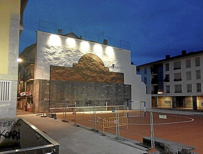 Panel historikoak ipintzearekin amaituko dira Errebote plazako lanak