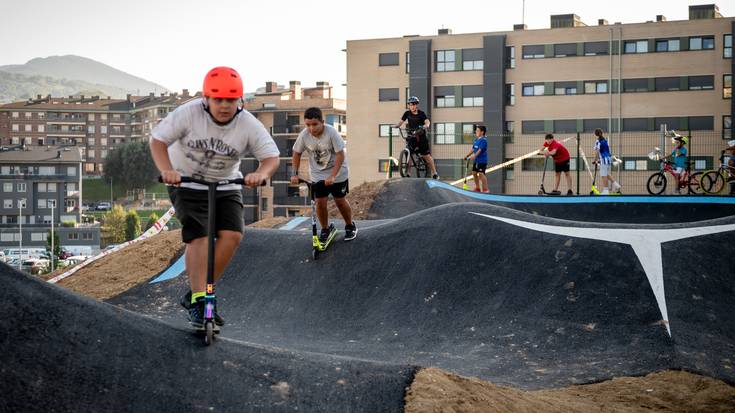 Pump Track pista berria ireki dute Urnietan