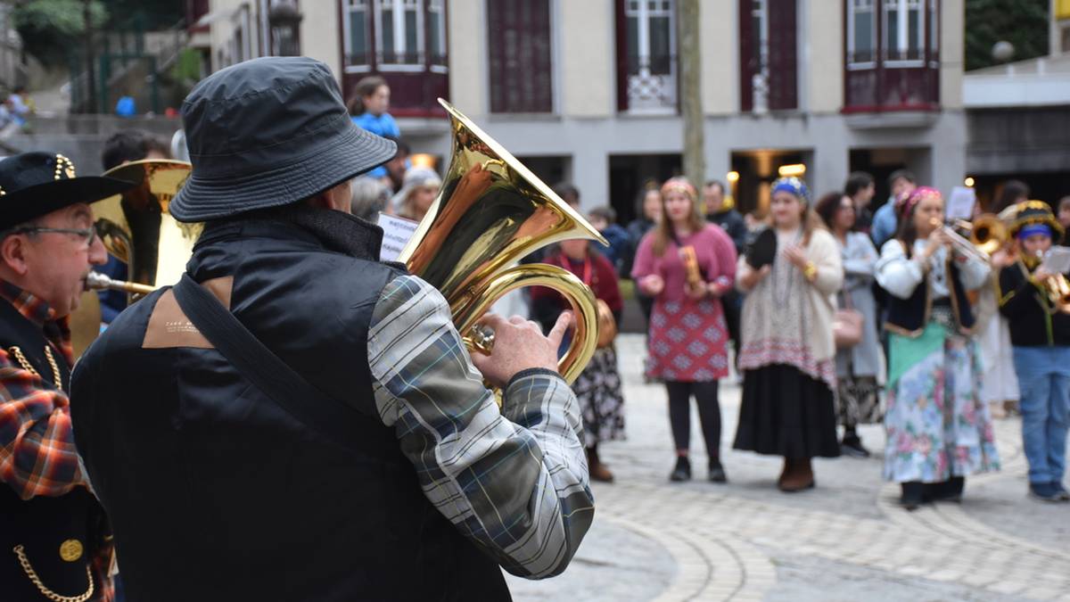 Loatzo Musika Eskolako kideek kaldereroak ospatu dituzte