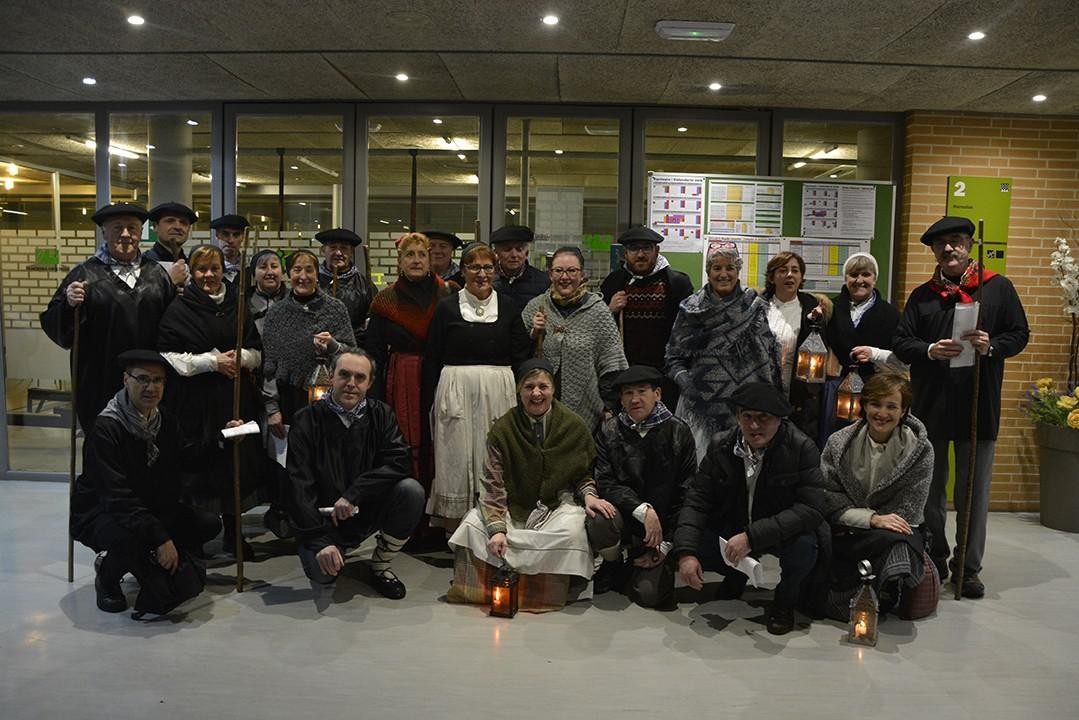 Santa Ageda Villabonan Eresargi abesbatzarekin batera