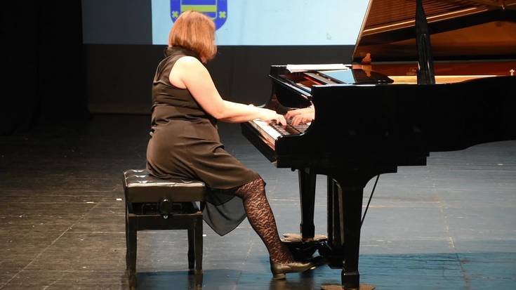 Luis Fraca musikariari omenaldia: "En el rompeolas" eta "Cancion para Ana", Myriam Ulanga piano-jolearekin