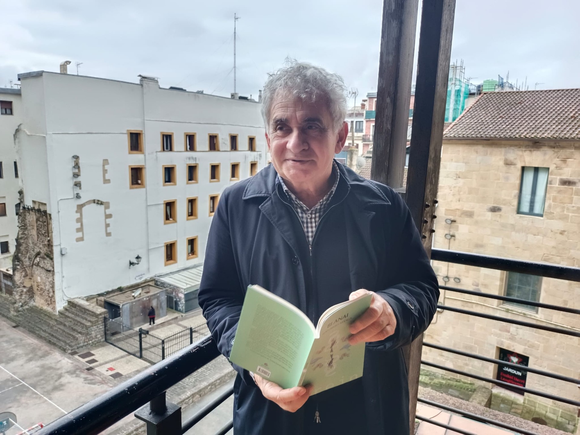 "Bi anai" eleberriaren edizio berritua aurkeztu du Ereinek